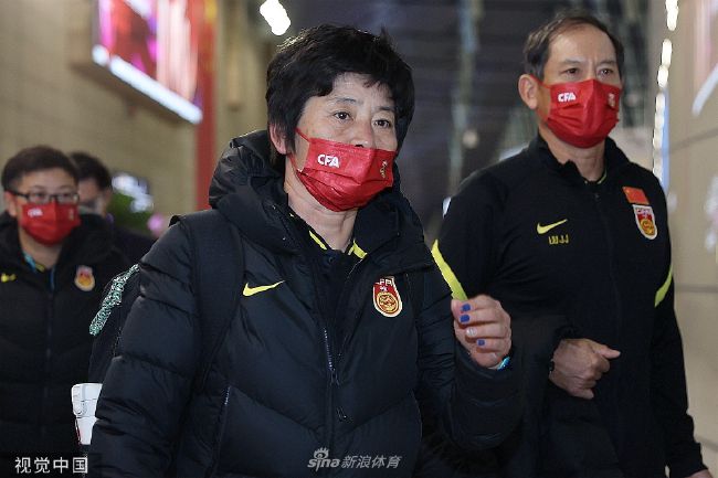 康素差在香港的贩毒生意被警方查处后带团队逃到金三角发展，却意外发现身边藏有卧底